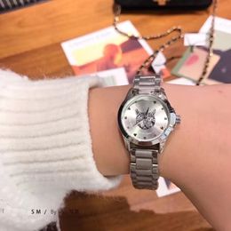 Mode pleine marque montre-bracelet femmes dames chat Style avec Logo acier métal bande Quartz horloge G 136