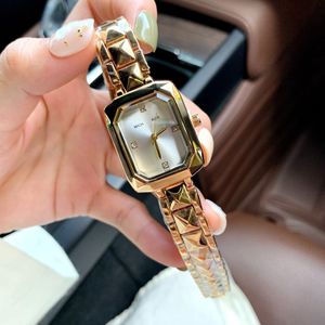 Mode pleine marque montre-bracelet femmes dames fille Kor Style luxe avec Logo acier métal bande Quartz horloge M 155