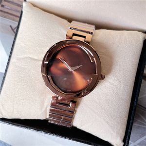 Mode pleine marque montre-bracelet femmes dames fille Style luxe avec Logo acier métal bande Quartz horloge G 135