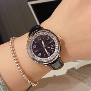 Fashion Full Brand Wrist Watches Women Girl Diamond Flower Dial Strap en cuir Quartz CC CC CC CHA 87