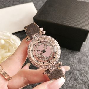 Mode Volledige Merk Horloges Vrouwen Meisje Diamant Draaibare Wijzerplaat Stijl Lederen Band Quartz Luxe Klok L 101