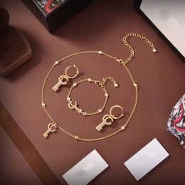 Mode complet diamant clé ensemble de bijoux pendentif collier bracelet à breloques boucles d'oreilles cadeau pour femmes ensemble de bijoux de haute qualité avec boîte d'origine