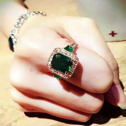 Fashion authentique Austria Crystal Luxury Classic Rectangle Green Stone Ring Square Red CZ 4 Prong Vintage Women Jewelry T1906292614