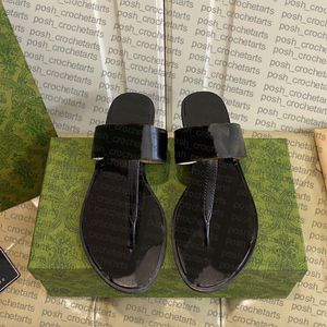 Zapatillas de cuero genuino a la moda para mujer, sandalias de tiras hechas con cuero de vaca, chanclas con dije de metal entrelazado