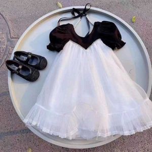 Mode Meisje Jurk Zwart Wit Kleur Elegante Jurk voor Baby Girl Pearl Dressing kleding Kinderen 2-7 jaar oud 210715