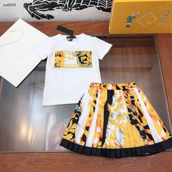 Fashion Girls Robes Sets Summer Two Piece Costumes Child Tracksuits Taille 90-160 cm Lettres brodées T-shirt et jupe plissée à motif doré 24MA