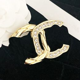 Mode Filles Amour Broche Designer Bijoux Broche 18k Or Printemps Nouvelle Marque Broches Romantique Rétro Rue Cclogo Broche Mode Cadeau Polyvalent Avec Boîte