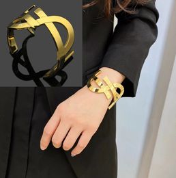 Nooit vervaagd gouden manchetarmbanden 18K Gold vergulde luxe designer armbanden roestvrij staal voor vrouwen sieradenjuwelen sieraden top