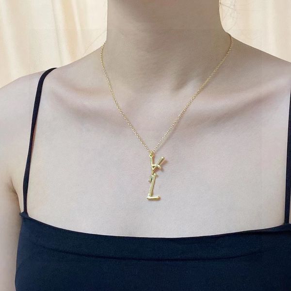 Collier pendentif lettre en laiton doré à la mode, niche unique pour dames, collier de créateur, bijoux cadeaux de mariage pour la saint-valentin.