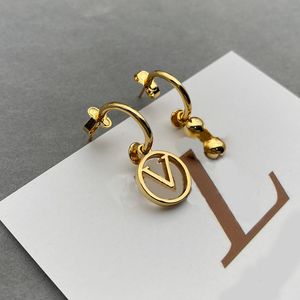 Fashion Gold Earrings Designer Stud voor vrouwen asymmetrische eenvoud 2023 Letter Plant Accessoires Ear studs sieraden met doos