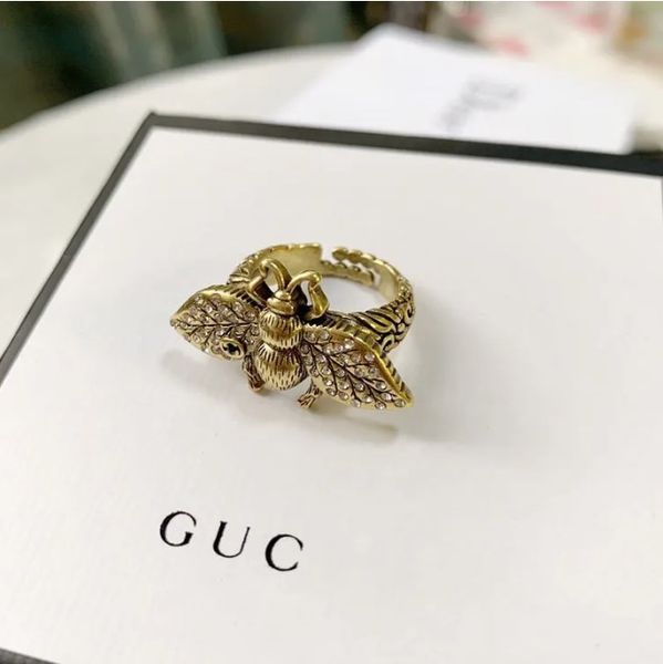 Anillos de insectos de oro de moda para mujer Pendiente de amor de lujo Stud Diamantes Studs Joyas de diseñador Señoras Elegantes Pendientes de boda Anillo de plata 925