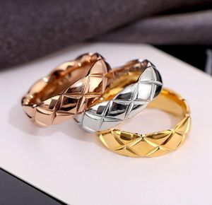 Fashion Gold Letter Love Rings Bague voor Lady Titanium roestvrij staal vrouwen C Pineapple Plaid Rose 18CT Paar039S met4340982