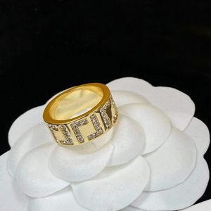 Mode gouden letter ring bague voor vrouw eenvoudige persoonlijkheid partij bruiloft liefhebbers cadeau verlovingsringen sieraden met doos NRJ