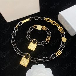 Mode Gold Lock Pendentif Collier Mens Bracelet Designer Medusa Ensembles de bijoux pour femmes Cadeaux d'anniversaire romantiques Hiphop Bijoux avec boîte -7