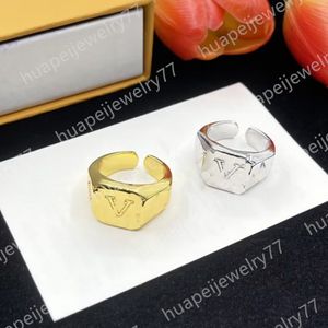 Mode Gouden Ring voor Vrouwen Mannen Designer Ringen Brief Gegraveerd Zilver Roestvrij Stalen Ring Luxe Sieraden Minnaar Ringen Maat verstelbaar