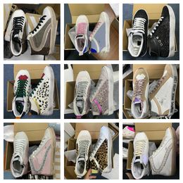 Fashion Golden Mid Star Casual Shoe Lace-Up Sneakers Italia Metallic angustiada Top de ternera de ternero Snakesking de cuero Decedente Dirty Man Women Shoes personalizados