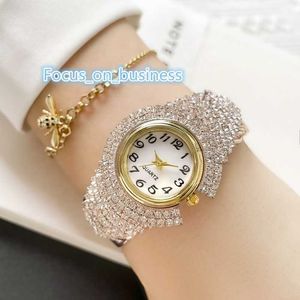 Mode magnifique cristaux de luxe brillant femmes montre à main ensemble élégant Reloj Mujer Oem or montres à Quartz