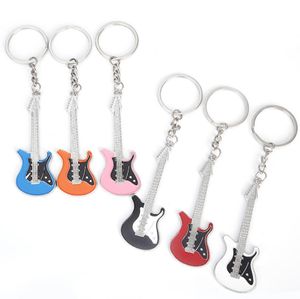 Mode gitaar sleutel ketting metal sleutelhanger schattige muzikale auto sleutel ring zilveren kleur hanger voor man vrouwen feestcadeau 6 kleuren