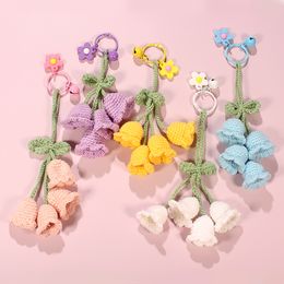 Llaveros de flores de lana tejida con gancho a la moda, mochilas escolares para niñas, bonito llavero colgante con forma de campana, accesorios de joyería, regalo para mujer