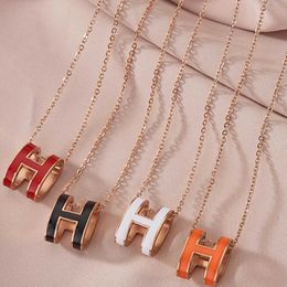Mode haute qualité cheval boucle collier cochon nezJapon et Corée du Sud nouveau collier en acier titane lettre féminine H fondu avec logo