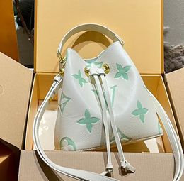 Moda de alta calidad Diseñador de lujo para mujer Poi Bobo serie Nano mini bolso de cubo Bolso de mujer bolso cruzado elegante toque suave hada sensación visual instantánea