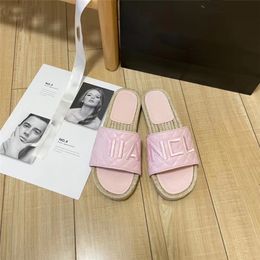 Mode haute Version nouvelles chaussures de pêcheur pantoufles plates vêtements d'extérieur pour femmes lettres brodées décontracté pantoufles paresseux