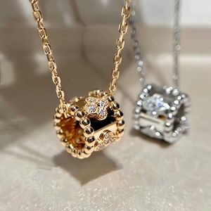 Fashion High Version Van Honeycomb Small Waist Kaléidoscope Collier Fomen Femme 18K Clover Full Diamond Candarbone Chain comme un couple Gift with Logo