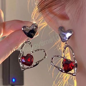 Mode holle hart oorbellen oor studs vrouwen meisjes punk rode hartvormige kristallen hanger oorbellen feest sieraden geschenken