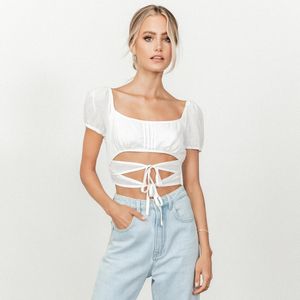 Mode Holle Out Chic Crop Top Vrouwen Witte Bladerdeeg Mouw Casual Spring Square Collar Hoge Taille Slanke Katoen Vintage T-shirt 210422