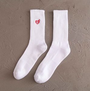 Mode CHAUDE Département du style original brodé amour barbe tube chaussettes sen chaussettes collège style hommes et femmes