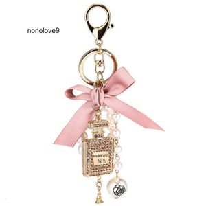 Mode Imitation perle bouteille de parfum porte-clés voiture porte-clés femmes sac breloque accessoires mignon arc porte-clés créatif porte-clés G1019 porte-clés