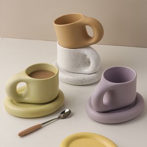 Tazas de café regordetas, platillos, juegos de tazas de café de cerámica, taza de porcelana de moda Simple con platillos para pasteles para tendencias jóvenes