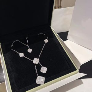 mode onregelmatige 6 patroon klaver ketting vol diamanten Parelmoer Luxe designer ketting Dames huwelijksverjaardag geschenk sieraden van hoge kwaliteit met doos