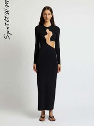 Mode Unregelmäßige Aushöhlen für Frauen Sexy Balck O hals Ärmel Taille Langes Kleid Elegante Dame High Street Roben