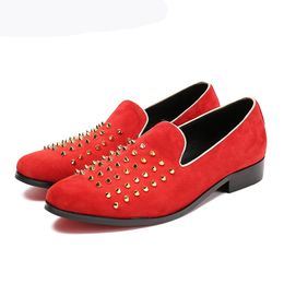Mode Italiaanse stijl Mannen Schoenen Flats Roofers Rode Schoenen Mannen met Klinknagels Rood Suede Leather Causl Schoenen Heren Zapatos