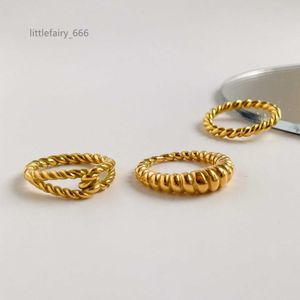 Bijoux de mode 18K plaqué or torsion corde anneaux bijoux femmes en acier inoxydable Croissant noeud torsadé bague pour les femmes