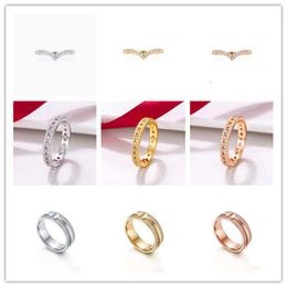 Mode Jewelry Brand Designer Ring: T-serie uitgehold, hartvormige klassieke minimalistische stijl, dames, neutrale charme ring, beste vakantiegeschenk