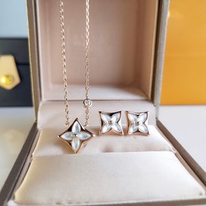 Mode-sieraden Ontwerper Diamanten ketting Oorbellen Set voor dames S925 sterling zilver Klavertje vier hanger schelp 18K gouden ketting Luxe merk cadeau met doos