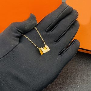 Mode sieraden designer ketting voor mannen retro druppel oliebrief ketting hanger gepersonaliseerd hebben ketting initiële ketting vrouwen esthetische kettingen ontwerpers