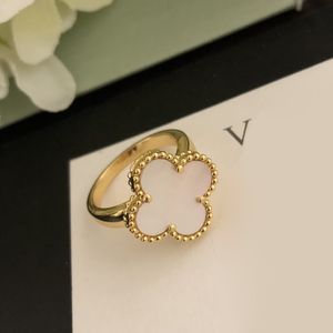 Joyería de moda Diseñador vans cleefly Anillos de banda de clavo Anillo de cuatro hojas para mujer Flor de nácar Flor de larga duración Retención de color Regalo de reunión social Givin