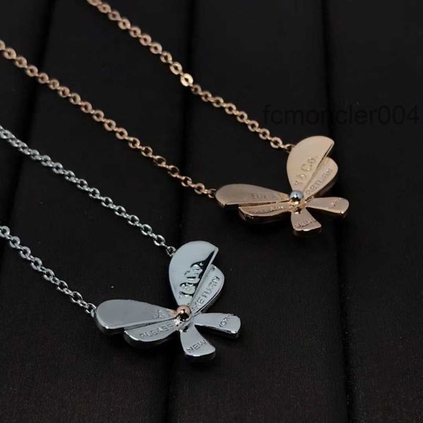 Joyas de moda para mujeres Collar de mariposa Corazón plateado Corazón atractivo Temperamento de elegancia Hombres diseñadores Regalo de Navidad CI6B