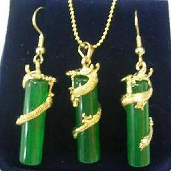 Bijoux de mode Green Jade Yellow Dragon Pendant Pendants Collier Ensemble de boucles d'oreilles