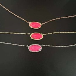 Bijoux fantaisie Kendrascotts collier série Elisa style Instagram simple et frais rose rhododendron rose azalée clavicule chaîne collier pour femmes