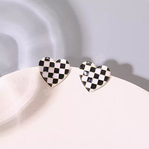 Mode-sieraden S925 Silver Peach Heart Earrings Black and White Checkerboard Heart Stud Earring
