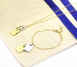 Conjuntos de joyería de moda hombre dama mujer oro plata metal grabado iniciales doble cuadrado colgante nanogram etiqueta collar pulsera2331105