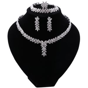 Mode-sieraden Sets Nigeria Bladeren Gevormde Ketting Crystal Charm Bruid Oorbellen Ring voor Dames Party Gift