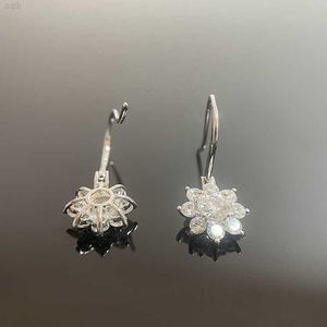Mode-sieraden Zonnebloem rond 1 karaat Moissanite 10k Eenvoudig delicaat voor zilveren damesoorbellen