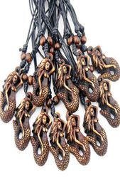 Bijoux de mode entiers 12pcs imitation os sirène pendentif collier scalme de poisson couloir pour femmes bijoux de fête de filles g3038794