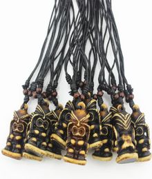 Bijoux fantaisie Lot entier 12 pièces COOL 3D Tiki collier Totem Simulation os sculpté hawaïen marron Totem Tiki hommes pendentif Neckl9801381