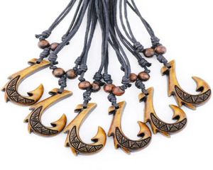 Bijoux fantaisie lot entier 12 pièces cool Simulation os sculpté hawaïen Maori brun hameçon pendentif amulette collier drop shippi4631414